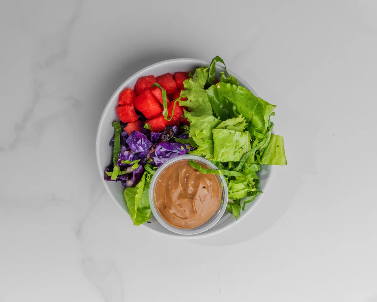 Ensalada de Repollo Asado y Sandia