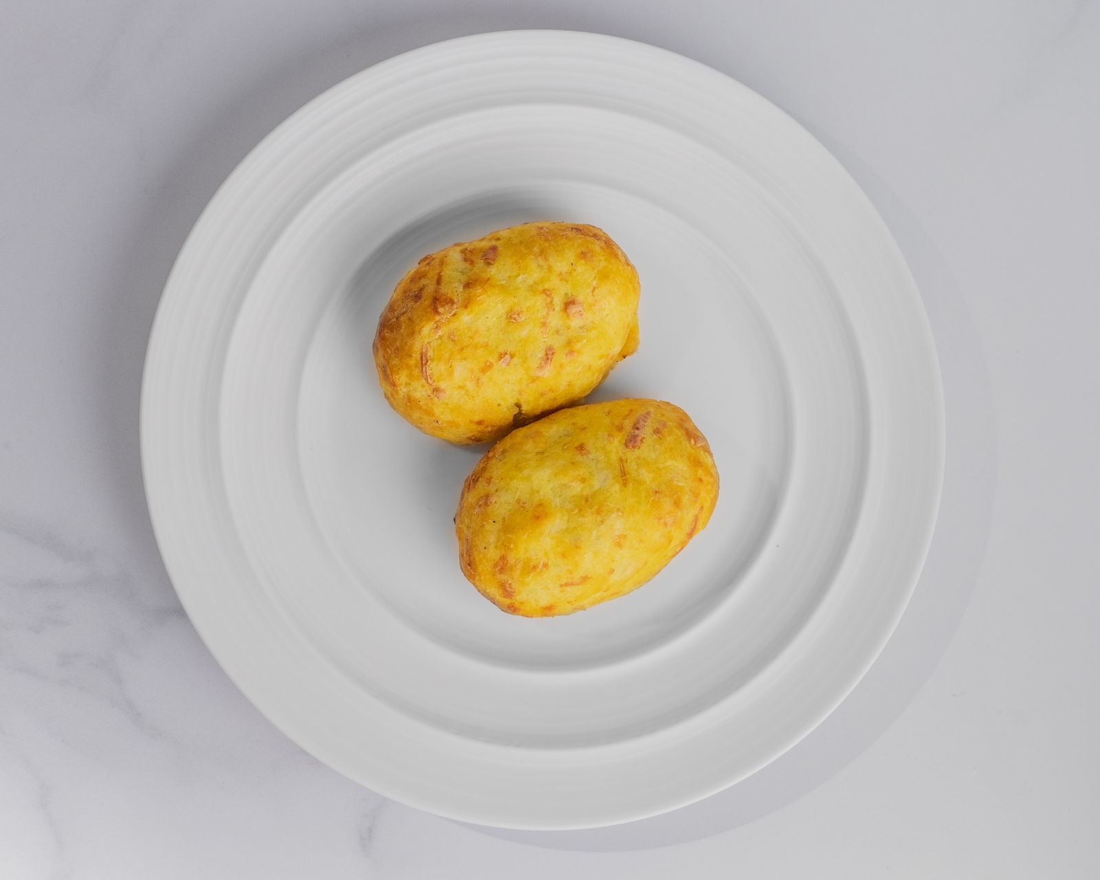 Enyucado vegano relleno con lentejas y hongos